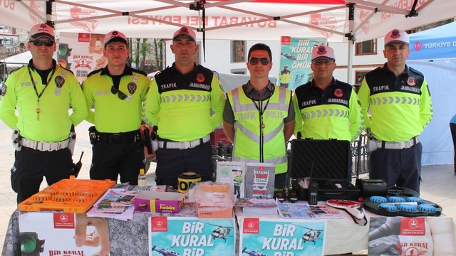 Boyabat'ta sürücülere trafik kuralları bilgilendirmesi yapıldı