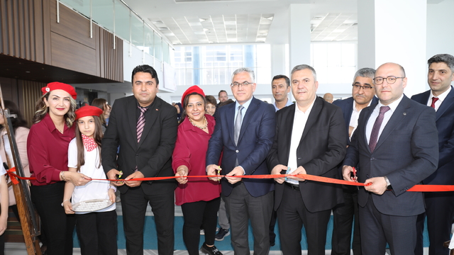 Çubuk'ta TÜBİTAK 4006 Bilim Fuarı açıldı
