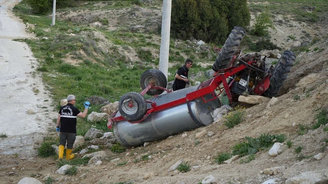 Burdur'da şarampole devrilen traktörün sürücüsü öldü