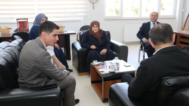 Amasya'da şehit annesi, oğlunun isminin verildiği kurumu ziyaret etti