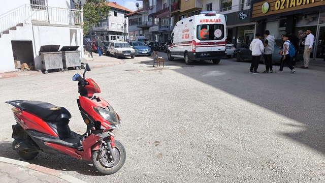 Burdur'da otomobille çarpışan elektrikli motosikletteki 2 kişi yaralandı