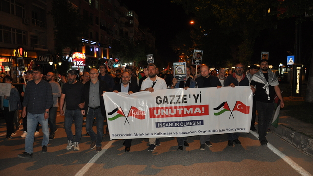 Kütahya'da vatandaşlar Gazze için "sessiz yürüyüş" yaptı