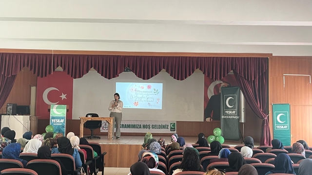 Düzce Yeşilay Şubesi anneleri bağımlılık konusunda bilgilendirdi
