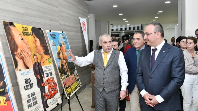Tekirdağ'da "Aile Filmi Afişleri" sergisi açıldı