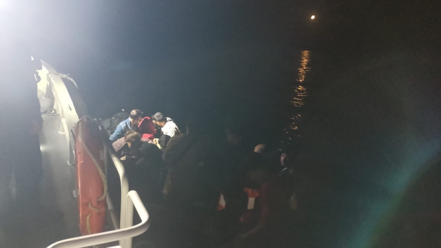 Balıkesir açıklarında 43 düzensiz göçmen yakalandı