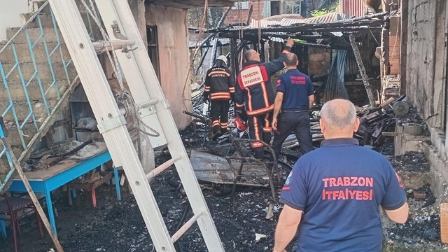 Trabzon'da çıkan yangında 2 ev kullanılamaz hale geldi
