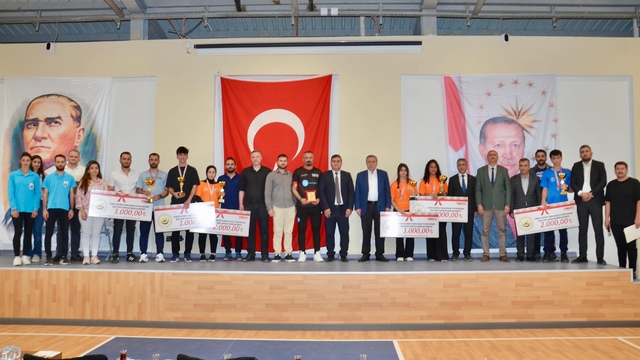 Midyat'ta masa tenisi turnuvası düzenlendi