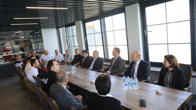 Elazığ Valisi Hatipoğlu, Keban'da balık üretim tesislerini ziyaret etti