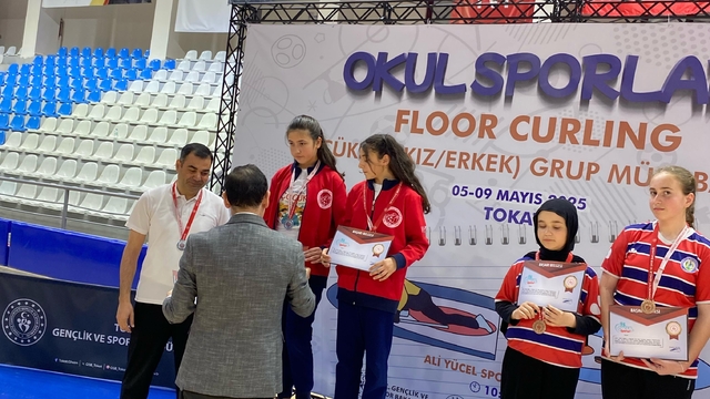 Başçiftlik küçük kız Curling takımı bölge ikincisi oldu