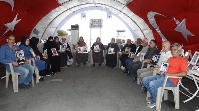 Evlat nöbeti tutan baba: Kandil samimiyse fesih kararı alır