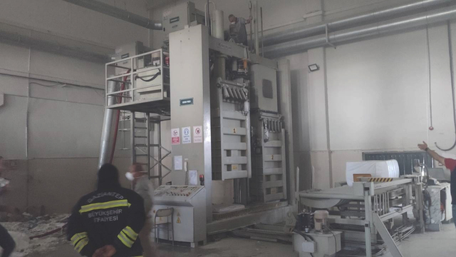 Pamuk fabrikasında yangın; 2 işçi dumandan etkilendi