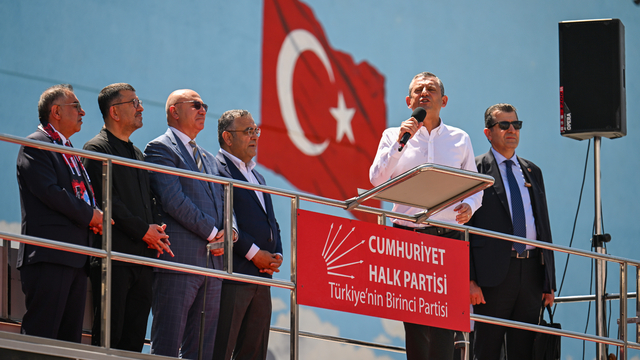 CHP Genel Başkanı Özel, partisinin Van mitinginde konuştu: