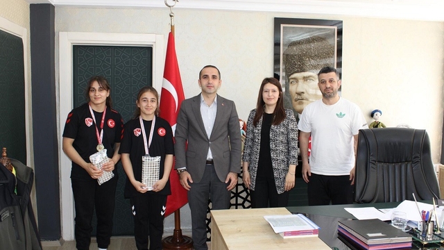 İskilip Kaymakamı Polat başarılı güreşçileri kabul etti
