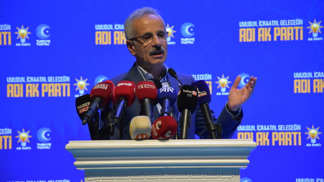 Ulaştırma ve Altyapı Bakanı Uraloğlu, Trabzon'da partisinin il danışma toplantısında konuştu: