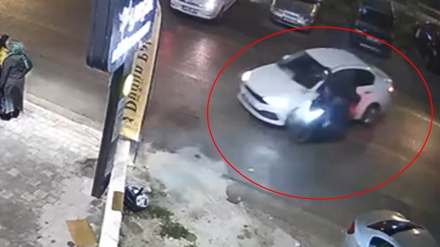 Bursa'da otomobil ile motosikletin çarpışması kamerada; 1 yaralı