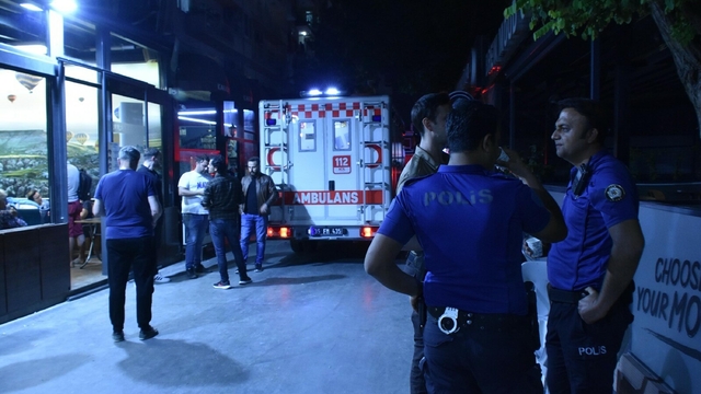 İzmir'de gaz sızıntısı sonrası patlama: 4 yaralı; o anlar kamerada