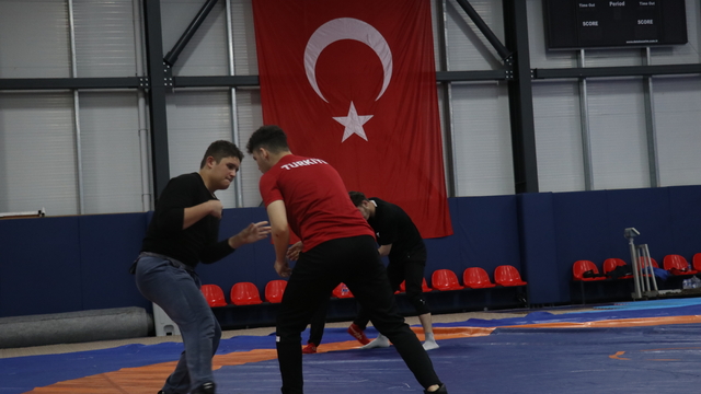 İşitme Engelliler Güreş Milli Takımı, Deaflympics'e hazırlanıyor