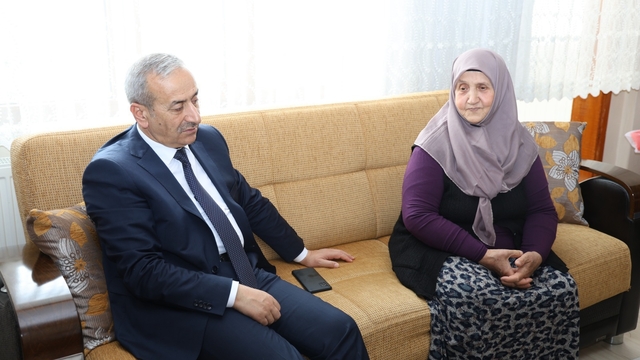 İl Milli Eğitim Müdürü Akbaş'tan şehit annesine ziyaret