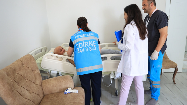 Edirne'nin sağlık neferleri, 2 bin 510 hastaya evinde hizmet veriyor