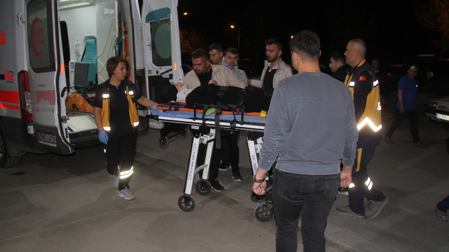 Beyşehir'de motosikletli yayalara çarparak kaçtı