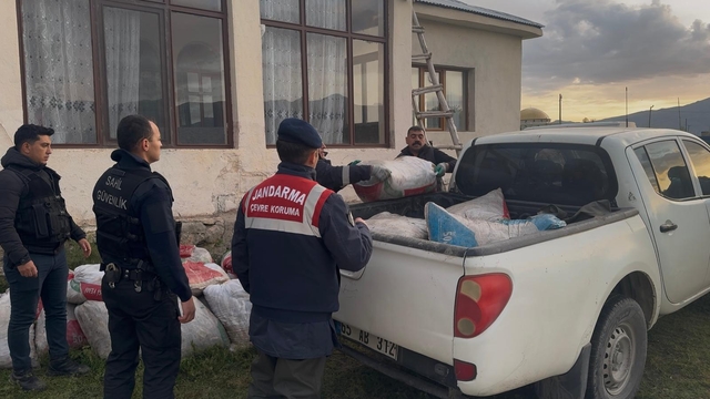 Van'da kaçak inci kefali avlayan 15 kişiye 216 bin 905 lira ceza verildi