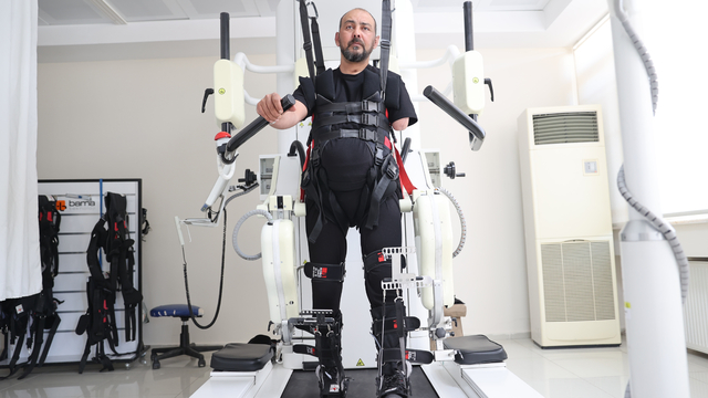 Kozaklı'daki fizik tedavi hastanesi, termal su ve robotik cihazlarla hastalara umut oluyor