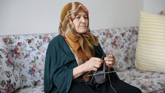 110 yaşındaki Hayriye nineye Anneler Günü hediyesi