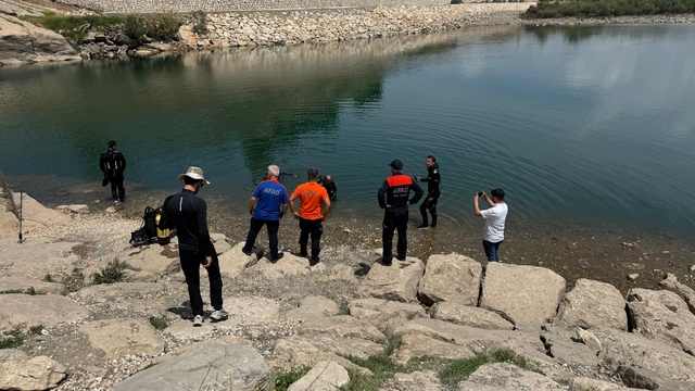 Diyarbakır'da çaya düşen genç boğuldu