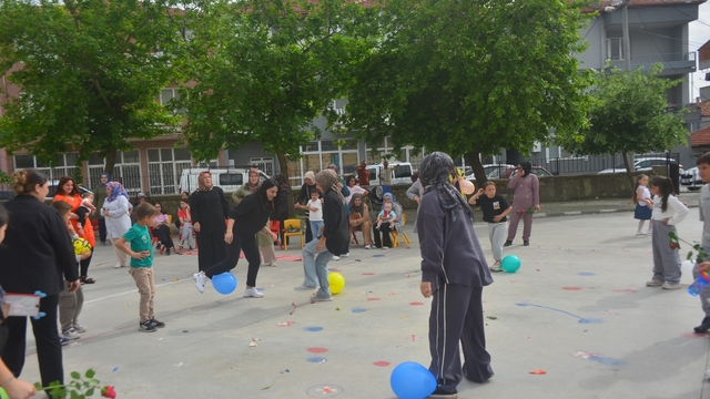 Savaştepe'de Anneler Günü etkinliği düzenlendi