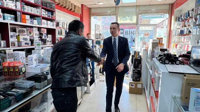 Çaldıran Kaymakamı Bakan esnaf ziyareti yaptı