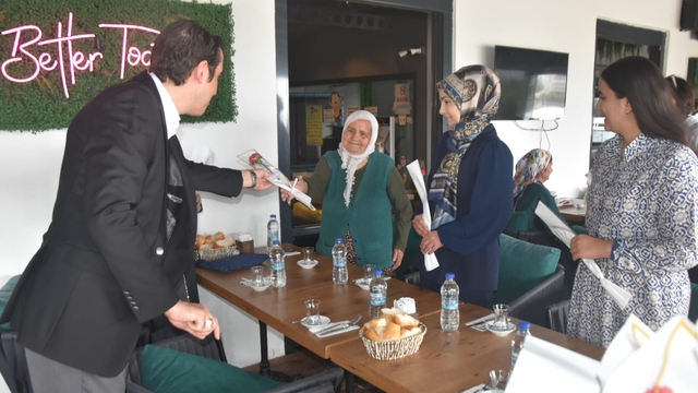 Bozyazı Kaymakamı Tuncay Topsakaloğlu şehit ve gazi aileleriyle buluştu