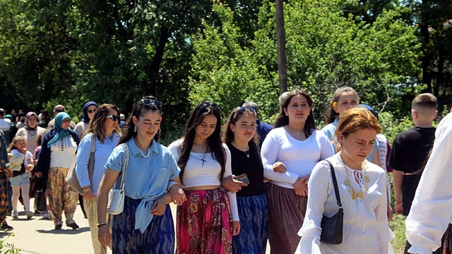 Çanakkale'de 'Aşıklar Sokağı' gençlerle doldu