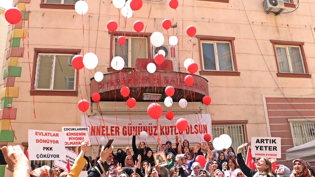 Çocukları dağa kaçırılan aileler, Anneler Günü'nde de nöbette