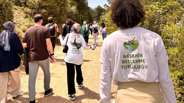 Akşehir'de sağlıklı yaşam için doğada yürüyüş etkinliği yapıldı
