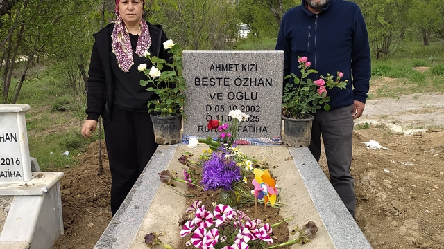 Karnında bebeği ile öldürülen Beste'nin mezarına Anneler Günü ziyareti