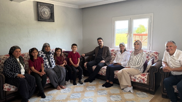 Aladağ İlçe Milli Eğitim Müdürü Mehmet Gazi Yılancıoğlu'dan Anneler Günü ziyareti