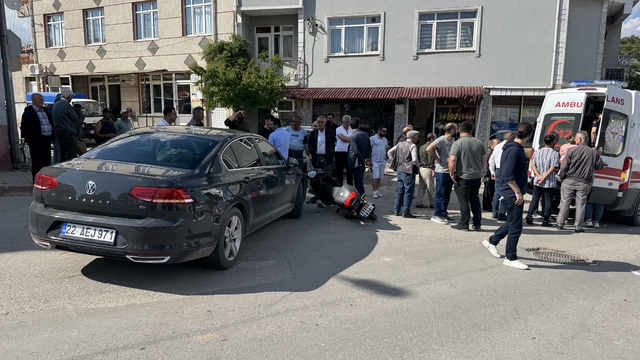Edirne'de otomobille çarpışan motosikletin sürücüsü yaralandı