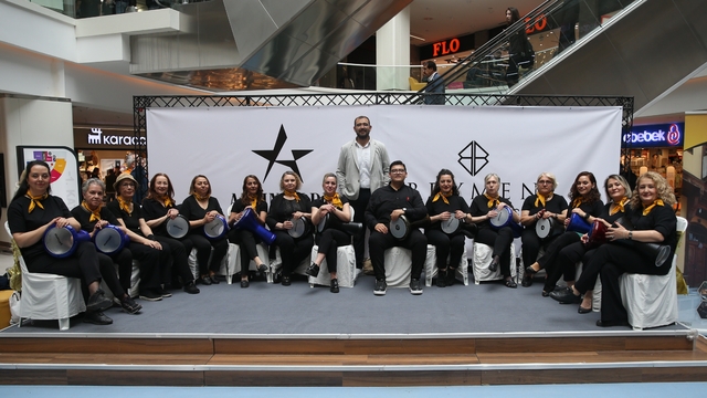 Kastamonu'da kadınlardan oluşan ritim grubu darbukalarla Anneler Günü'ne özel gösteri sundu