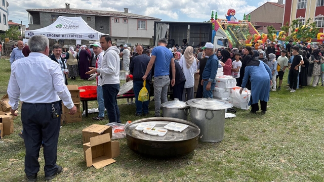 Ergene'deki şenlikte 12 ton keşkek dağıtıldı