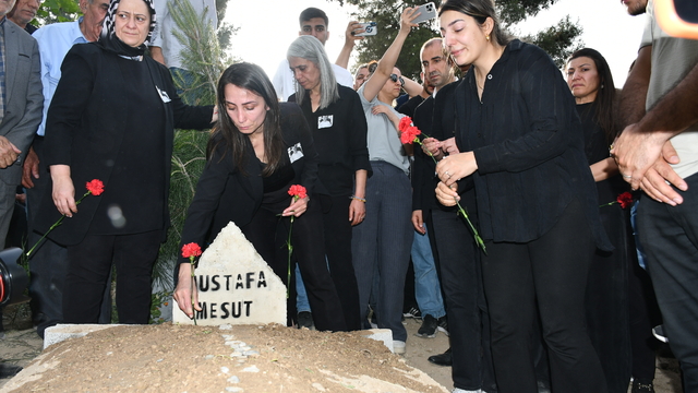 DEM Parti Eş Genel Başkanı Hatimoğulları, Batman'da partisinin il başkanının cenaze törenine katıldı