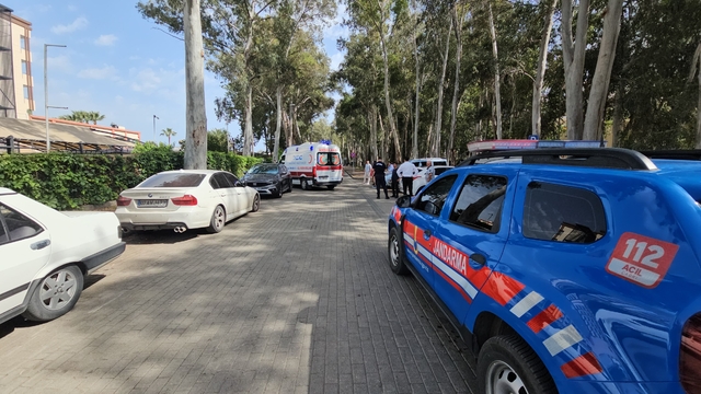 Antalya'da kamyonet kasasından düşen kişi yaralandı