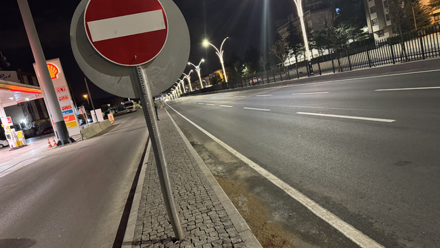 Ankara'da trafik levhasına çarpan motosikletteki 2 kişi öldü
