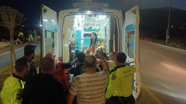 Edremit'te dereye devrilen otomobilin sürücüsü yaralandı