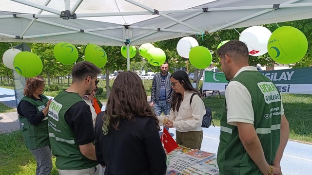 Yeşilay Eskişehir Şubesi'nden Anneler Günü'ne özel stant çalışması