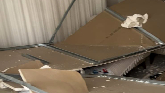 Asma tavan çöktü, anne ve 2 çocuğu birkaç dakikayla kurtuldu