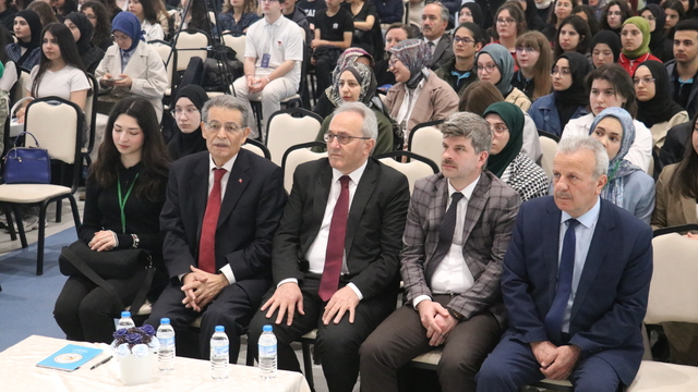 Bursa'da Anadolu Mektebi Bursa Bölge Programı devam ediyor