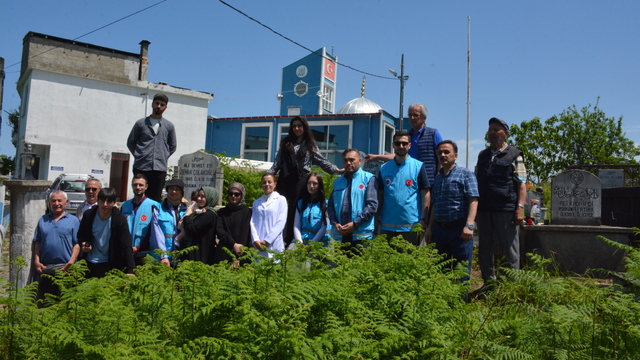 Görele'de mezar taşlarında bakım çalışması