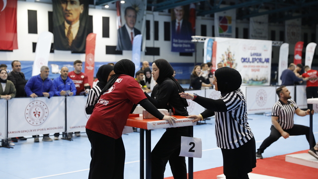 Samsun'da Bilek Güreşi Gençler A Türkiye Birinciliği müsabakaları başladı
