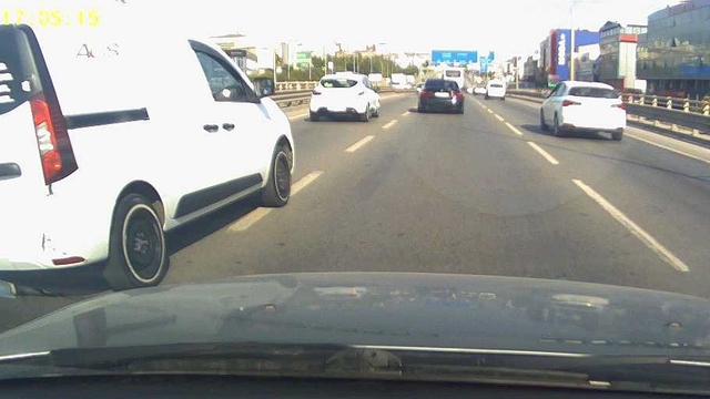 Makas atan ve emniyet şeridinden ilerleyen sürücüler kamerada