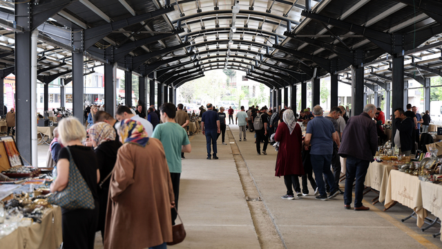 Talas Antika Pazarı nostalji tutkunlarını ağırladı